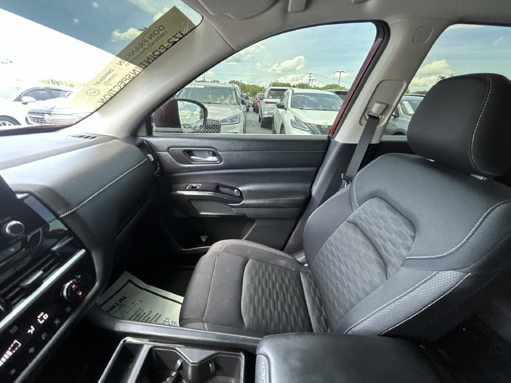 Used 2022 Red Nissan SV image 13