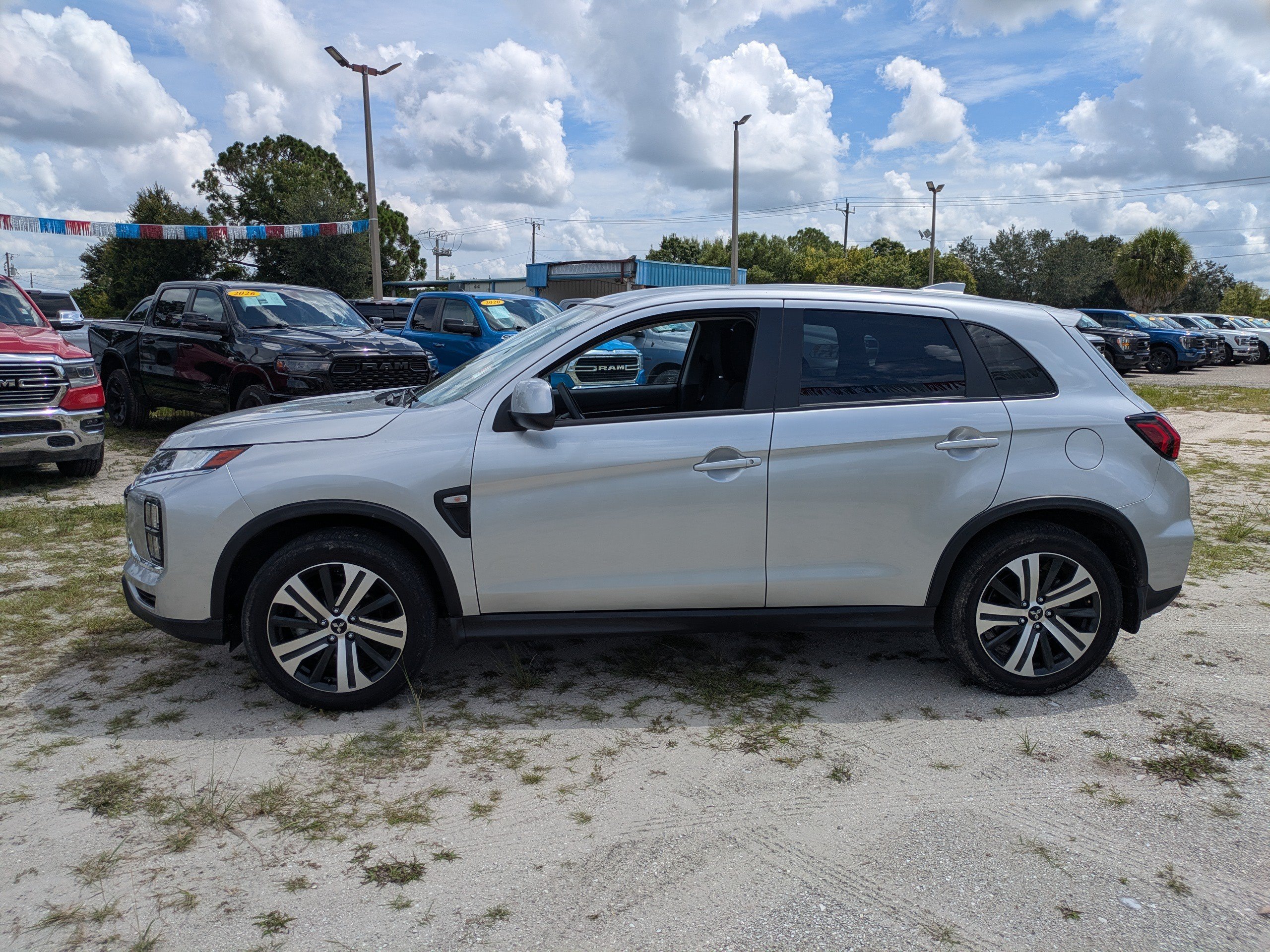 Used 2025 Silver Mitsubishi LE image 7