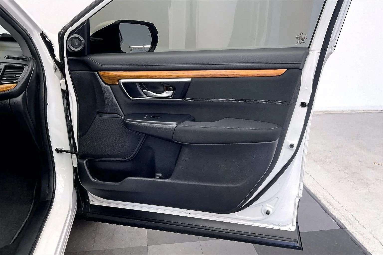 Used 2019 Platinum White Pearl Honda EX image 27
