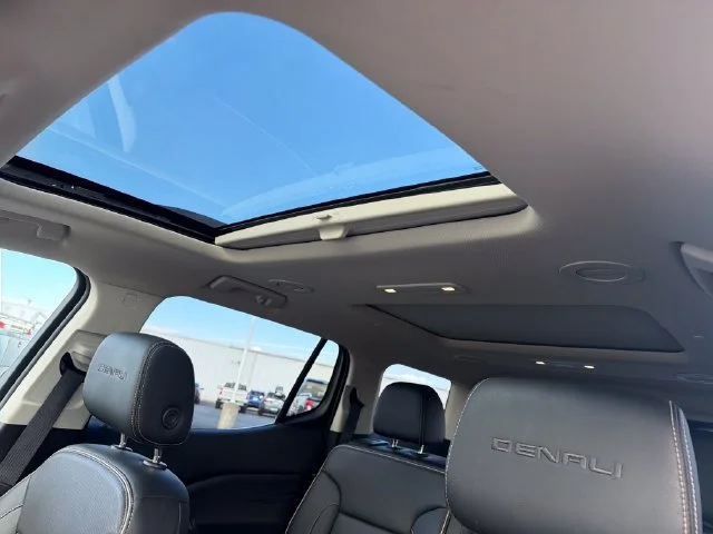 Used 2022 WHITE FROST TRICOAT GMC Denali image 26