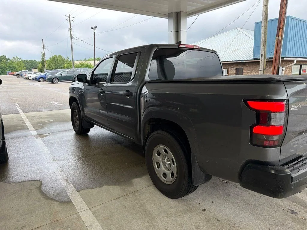 Used 2022 Gray Nissan S image 6