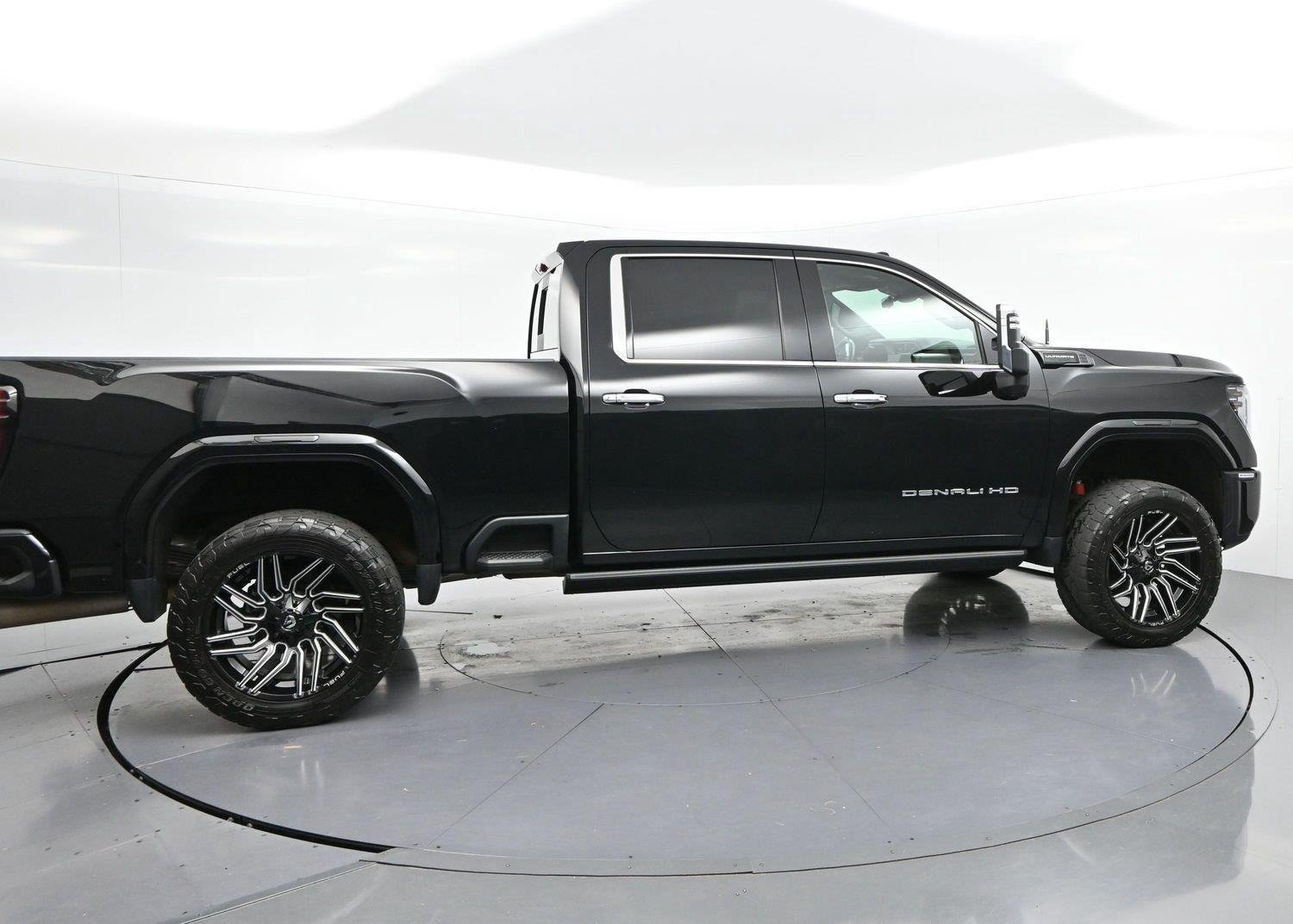 Used 2024 Onyx Black GMC Denali Ultimate image 8