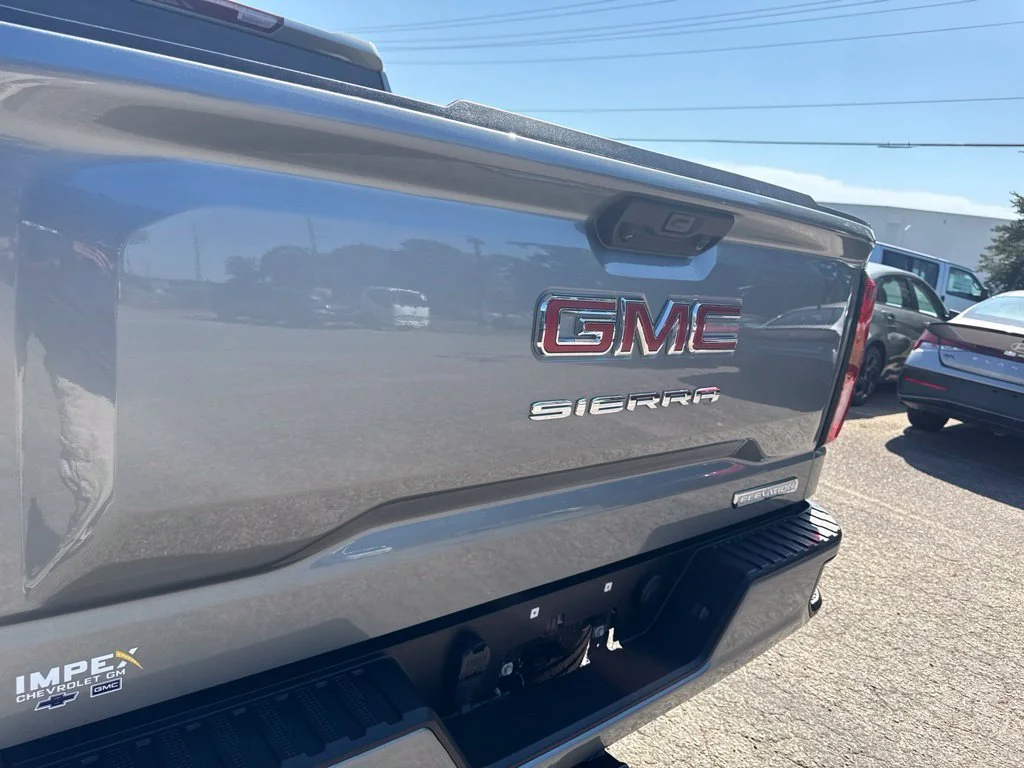 Used 2025 Sterling Metallic GMC Elevation image 33