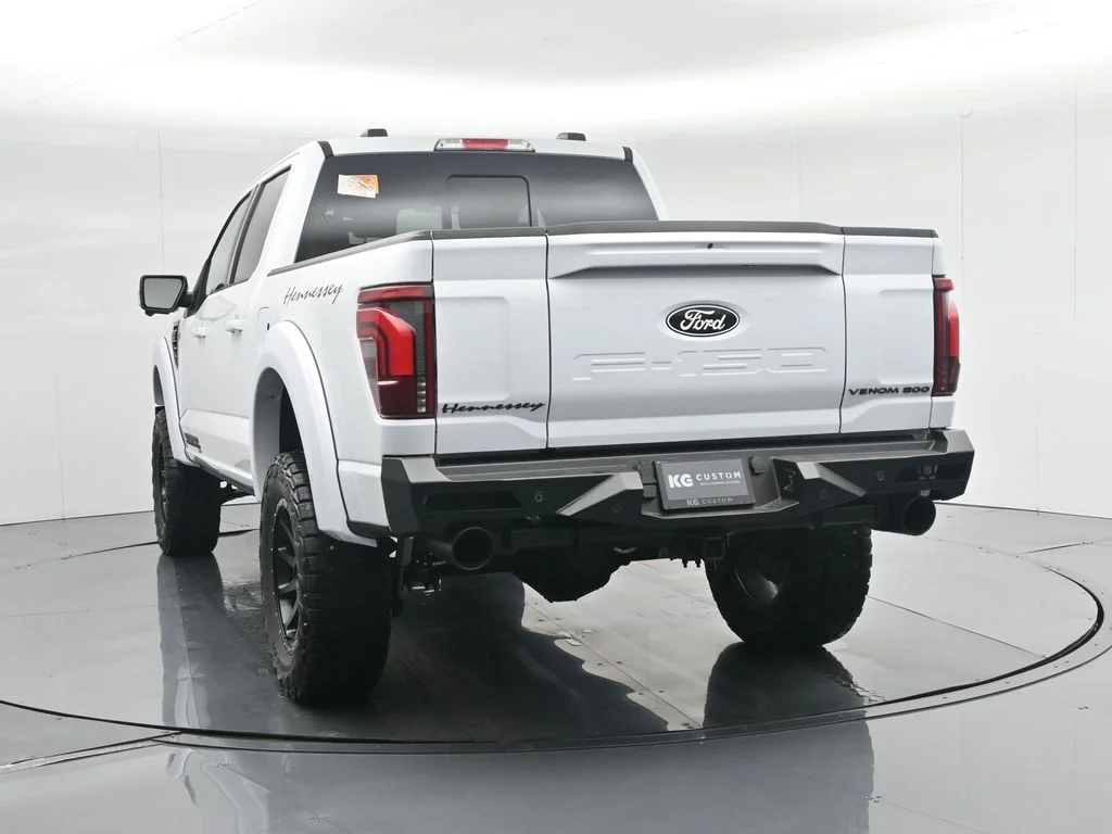 New 2025 Oxford White Ford Lariat image 31
