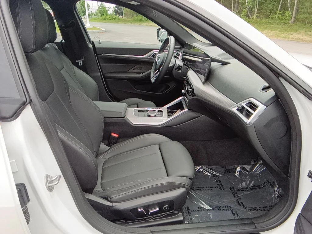 Certified Used 2025 Mineral White Metallic BMW xDrive40 image 21