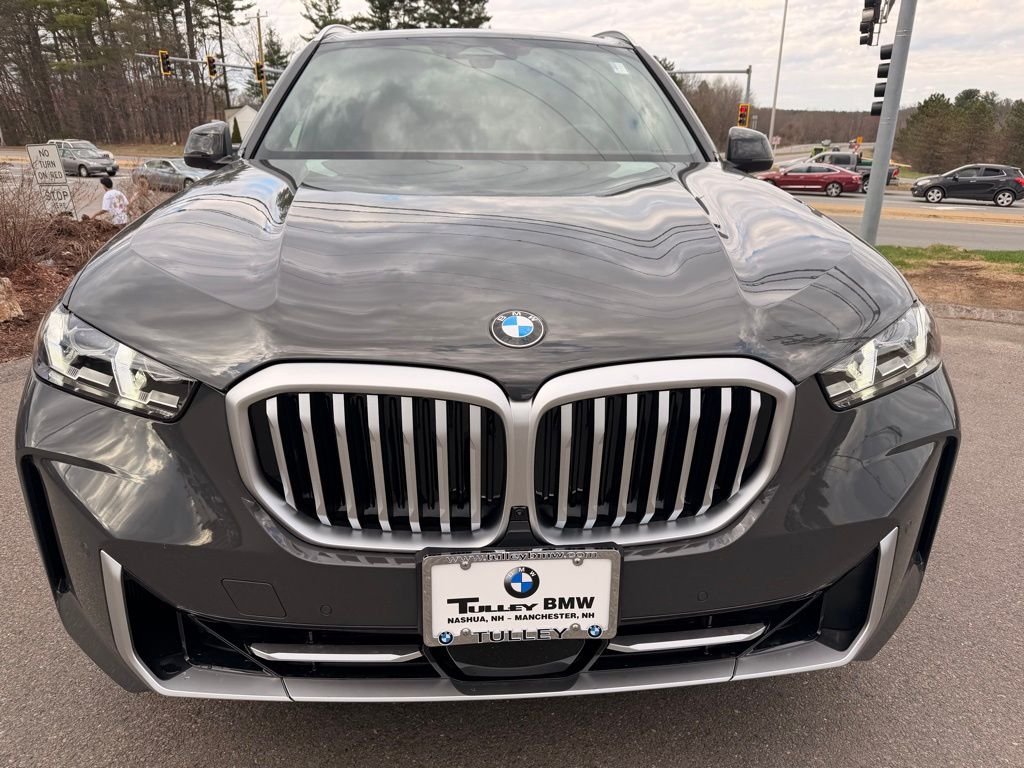 New 2026 Dravit Grey Metallic BMW xDrive40i image 2