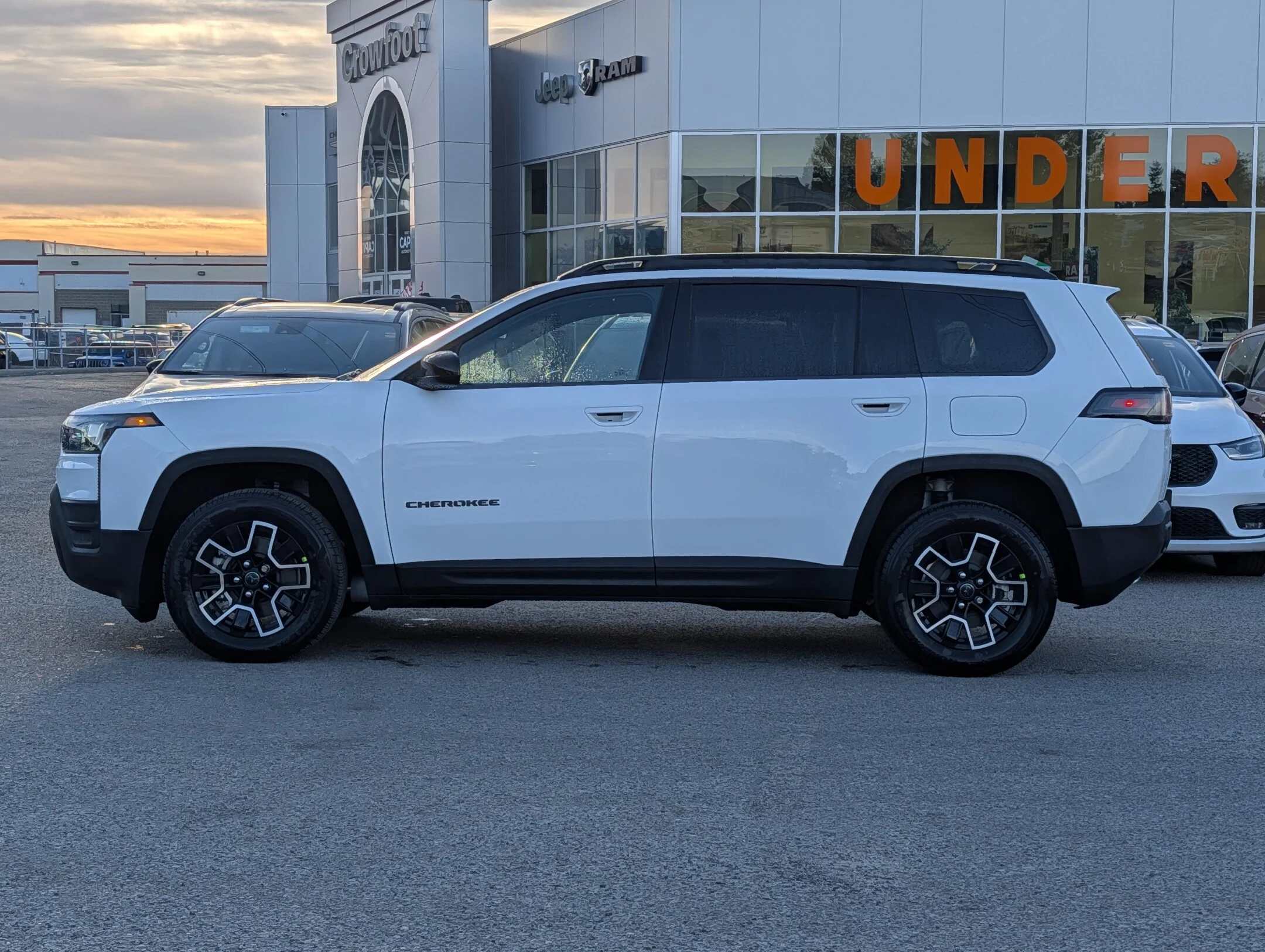 New 2026 White Jeep - - Hybrid - Adaptive Cruise - 12.3 Display - Heated Seats - Blind Spot Monitor & More! image 5