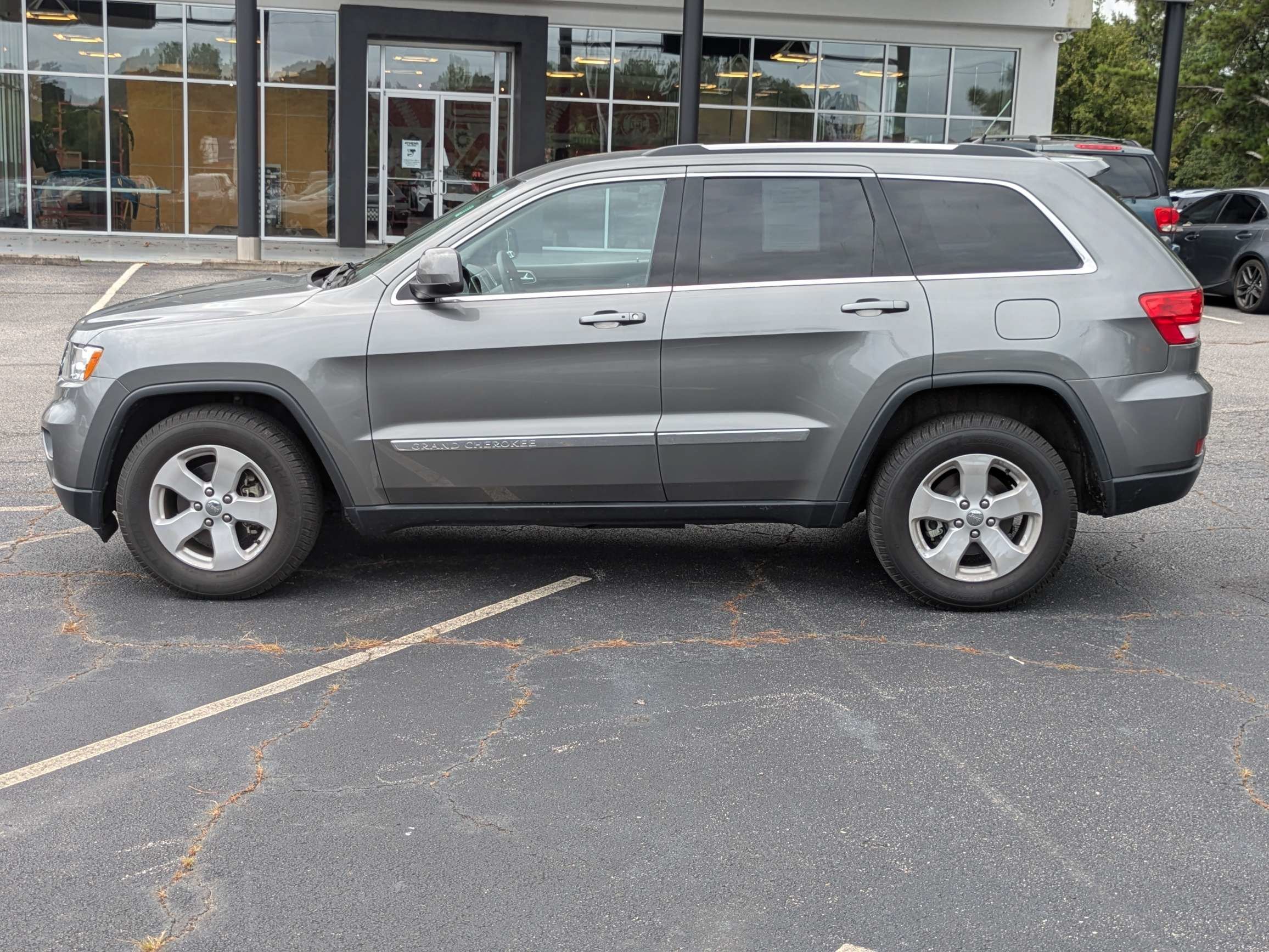Used 2013 Gray Jeep Laredo image 6