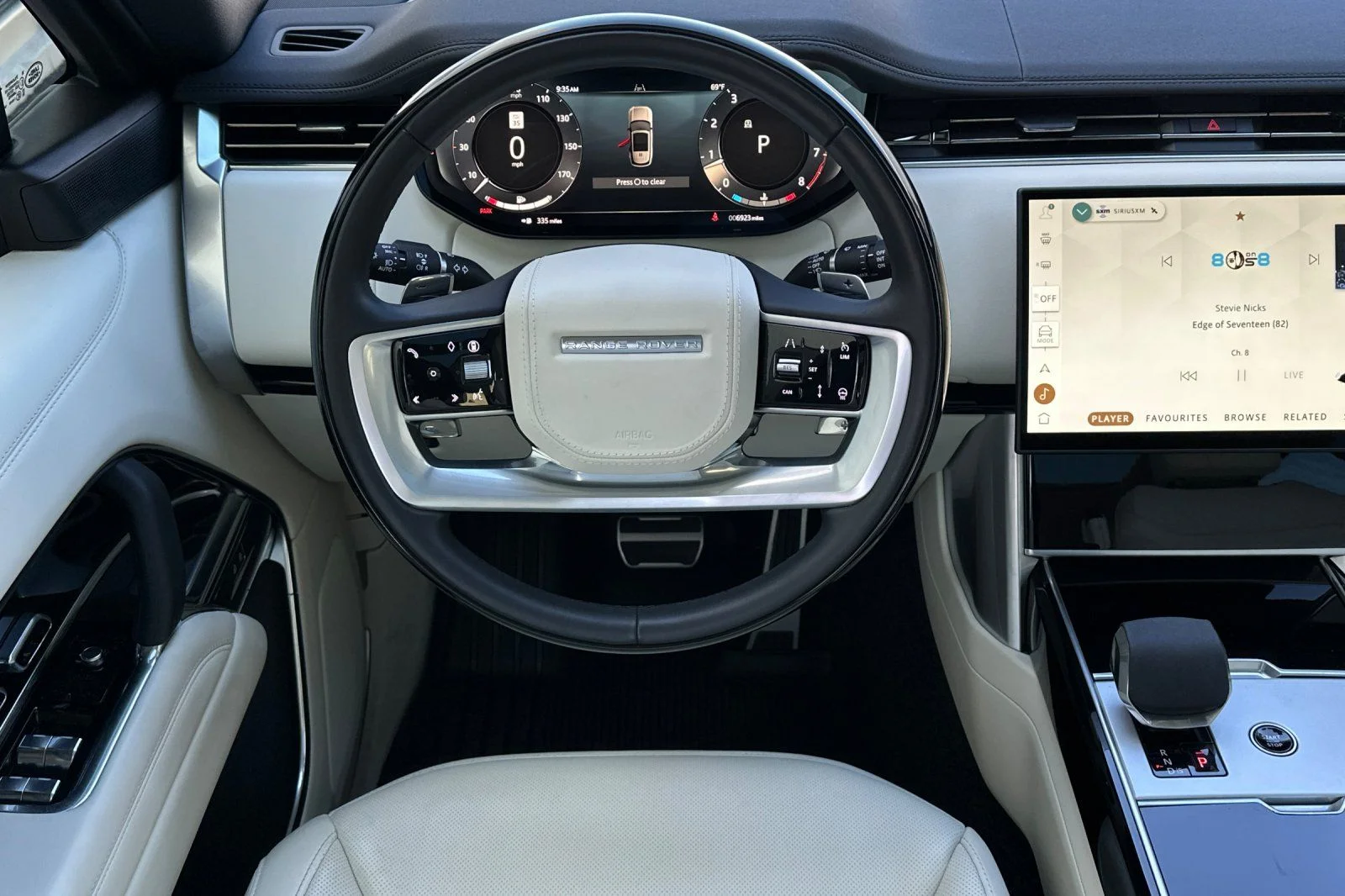Used 2025  Land Rover SE image 17