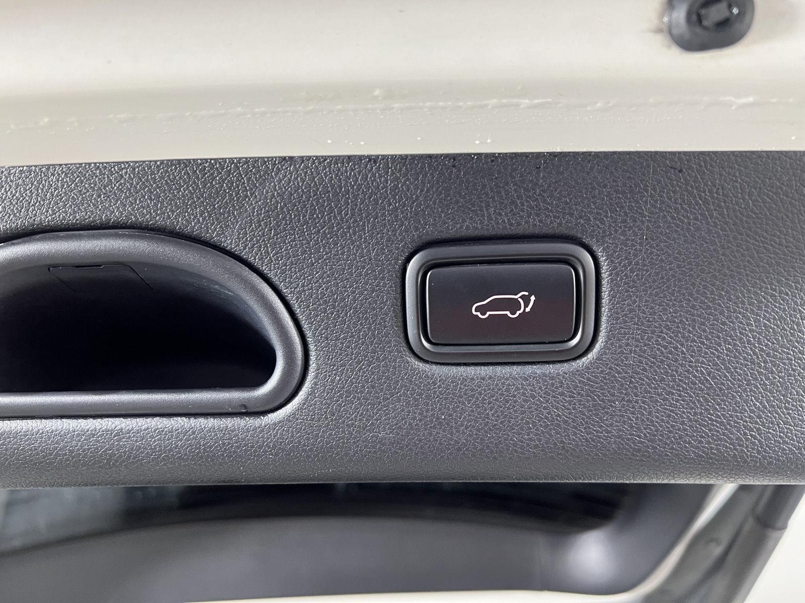 Used 2021 Snow White Pearl Kia EX image 24