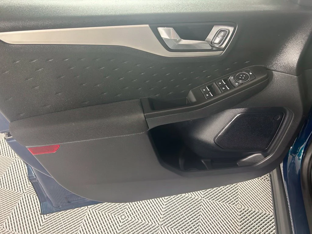 Used 2020 Green Ford SE image 10
