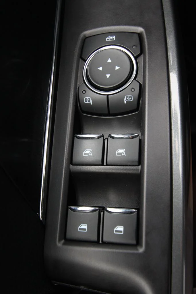Used 2023 Oxford White Ford XLT image 25