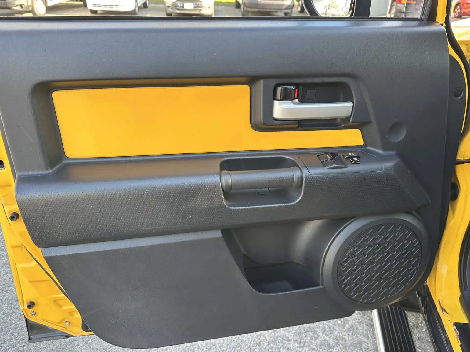 Used 2007 White / Sun Fusion Toyota  image 22