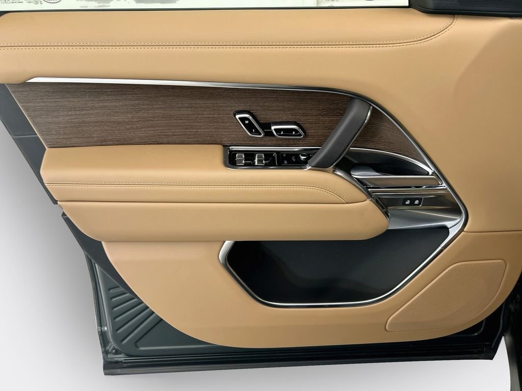 New 2026 Belgravia Green Land Rover SE image 23