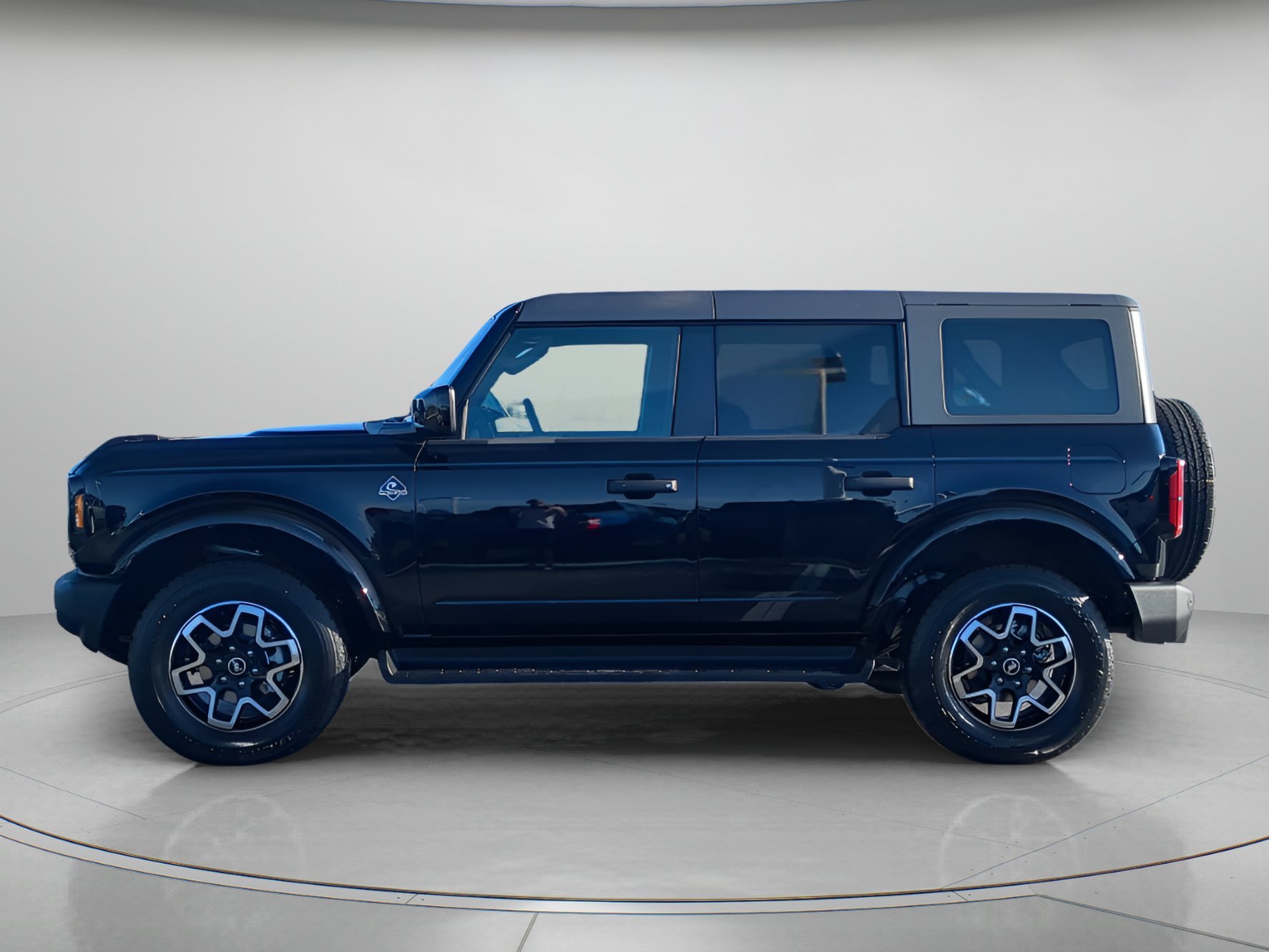 New 2026 Shadow Black Ford Outer Banks® image 40