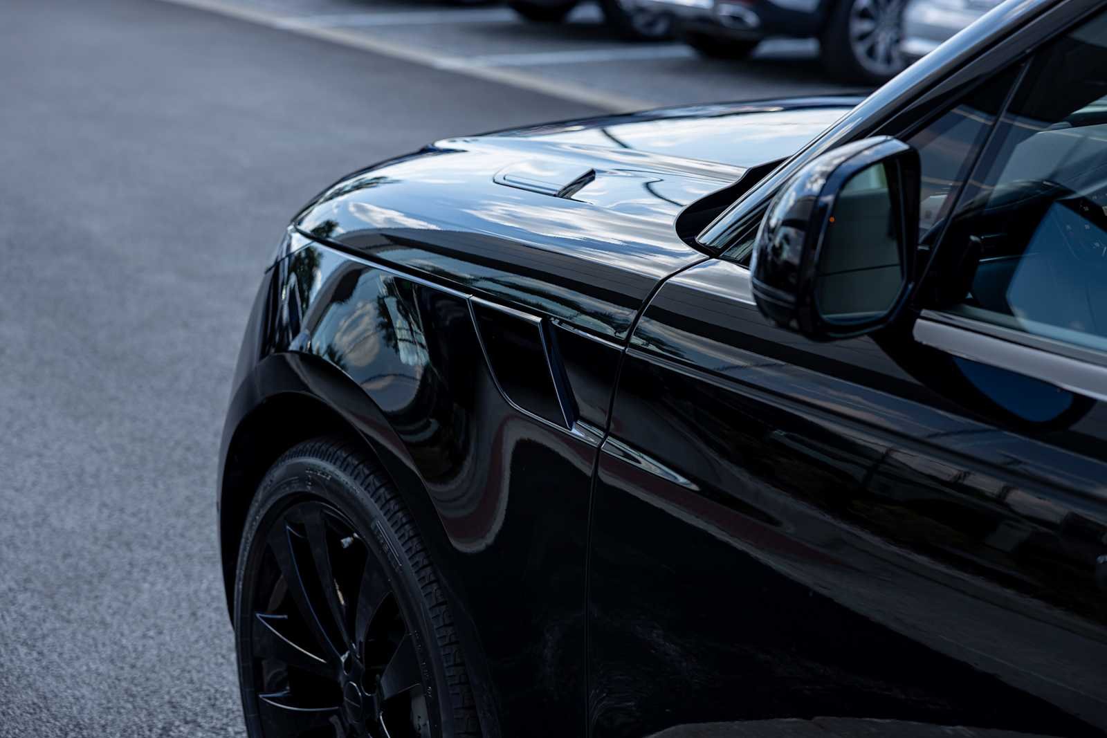 New 2026 BLACK Land Rover SE image 43