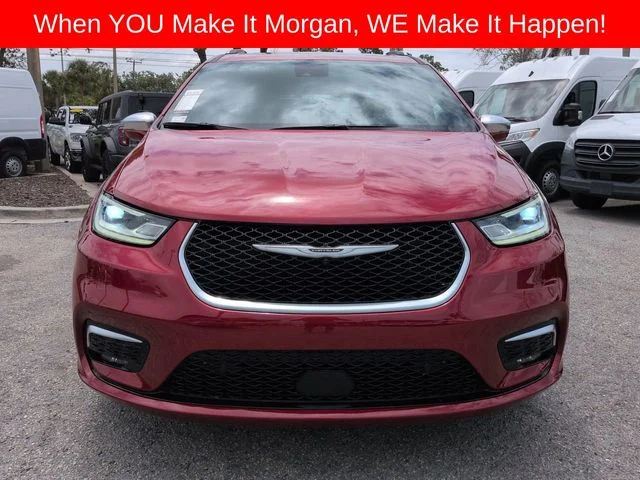 Used 2024 Red Chrysler Pinnacle image 5