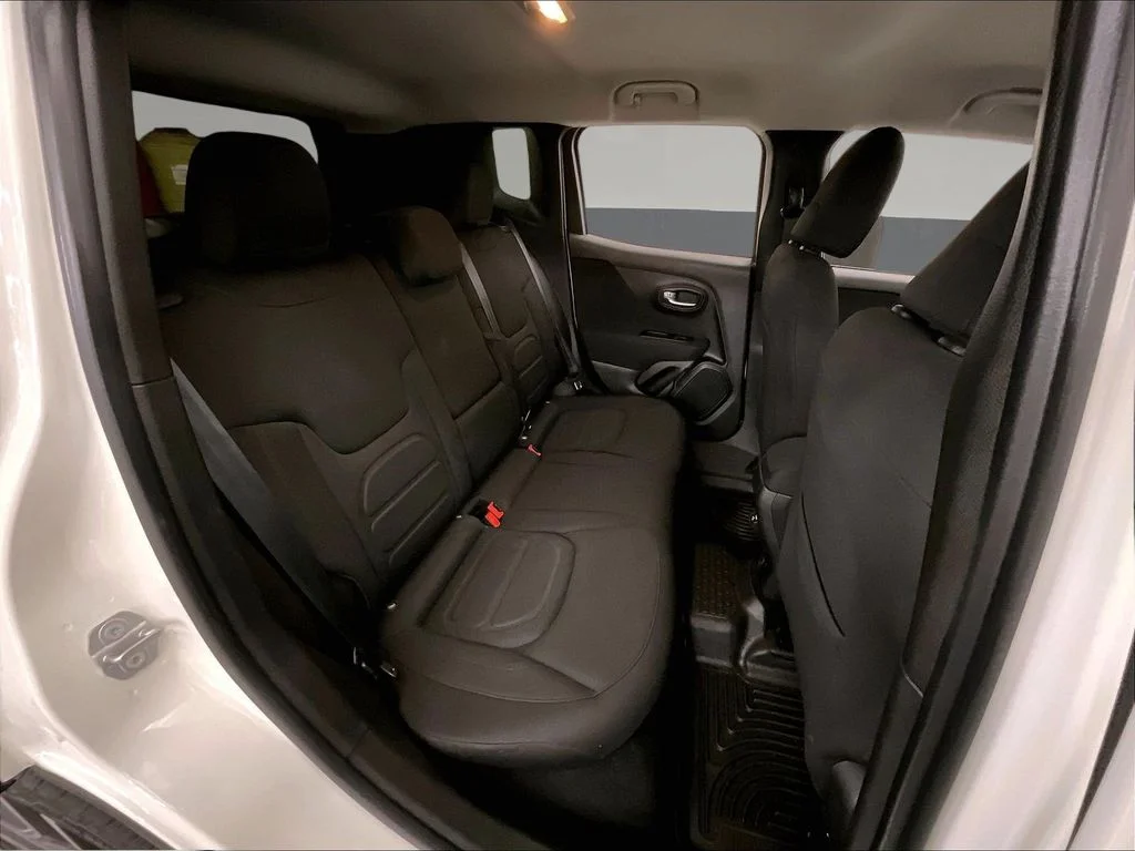 Used 2021 White Jeep Latitude image 31