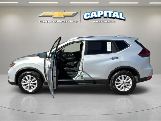 Used 2018 Silver Nissan SV image 9