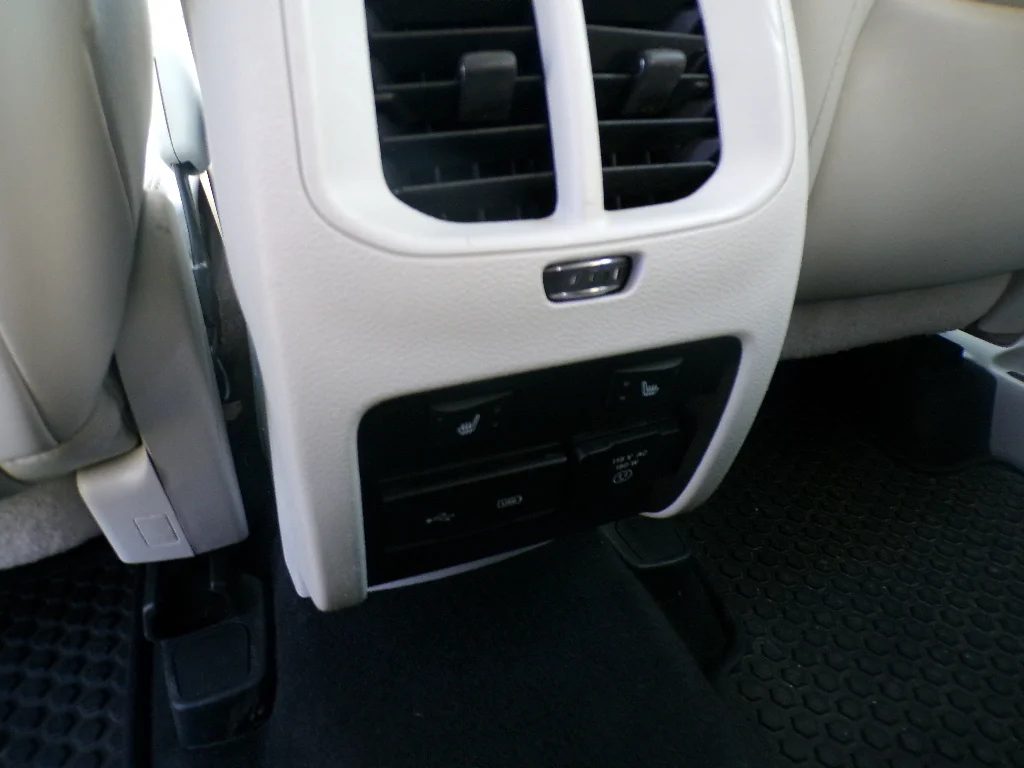 Used 2019 Velvet Red Pearlcoat Jeep Overland image 12