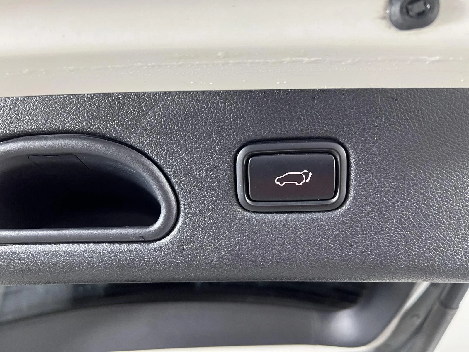 Used 2021 Snow White Pearl Kia EX image 24