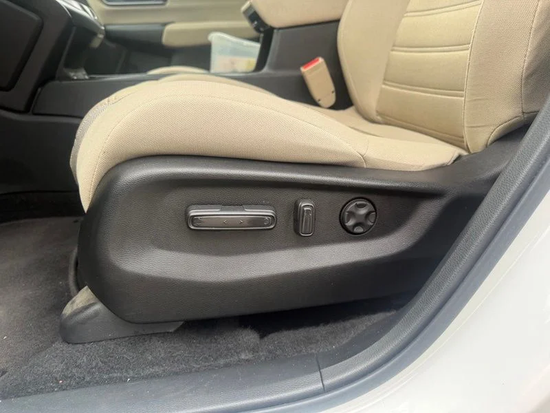 Used 2021 White Honda EX image 4