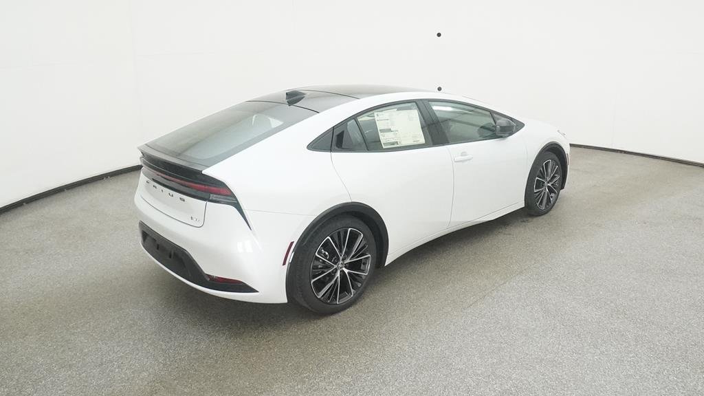 New 2025 Wind Chill Pearl Toyota XLE image 22