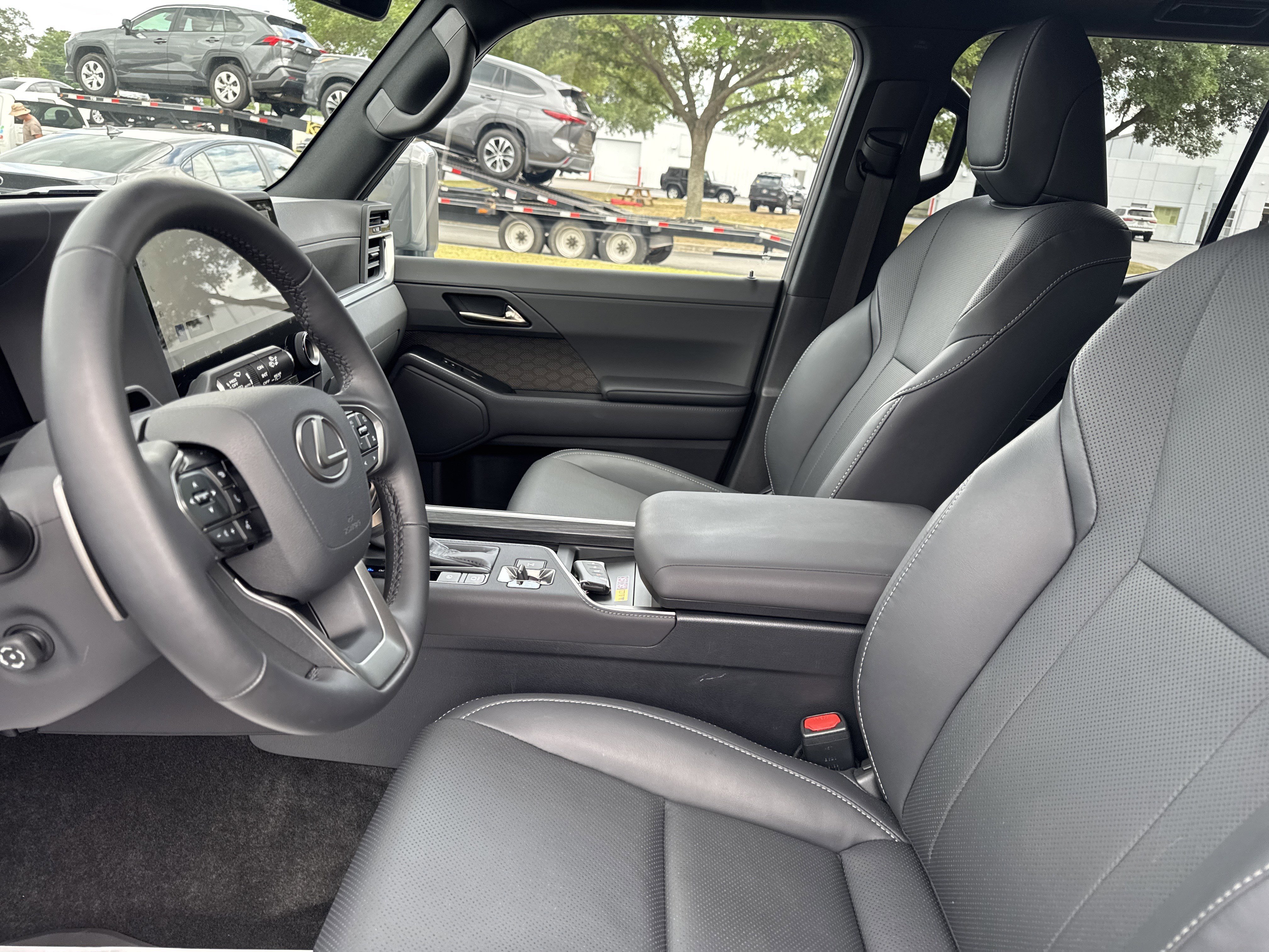 Used 2025 Incognito Lexus 550 Premium+ image 19