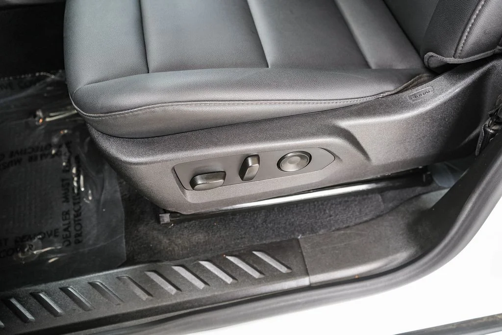 Used 2025 White Chevrolet Trail Boss image 20