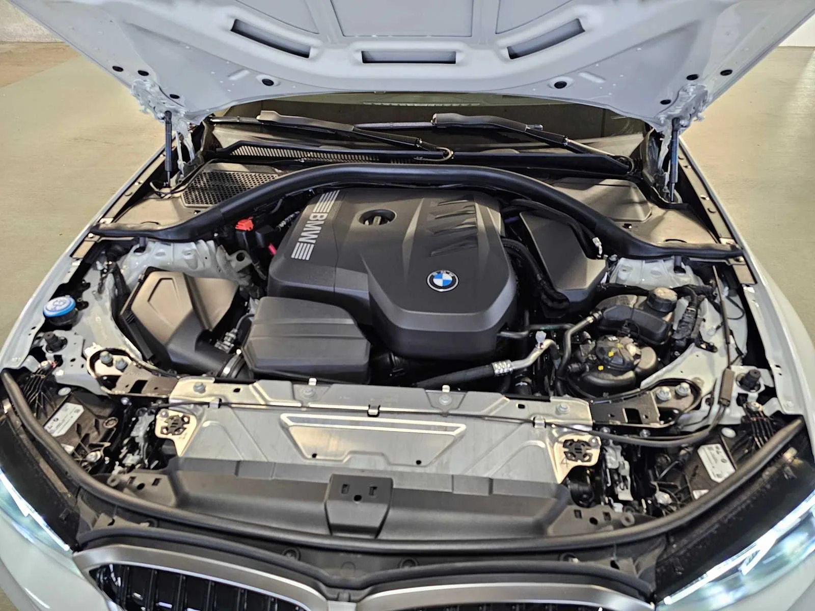 New 2026 Alpine White BMW NA xDrive image 9