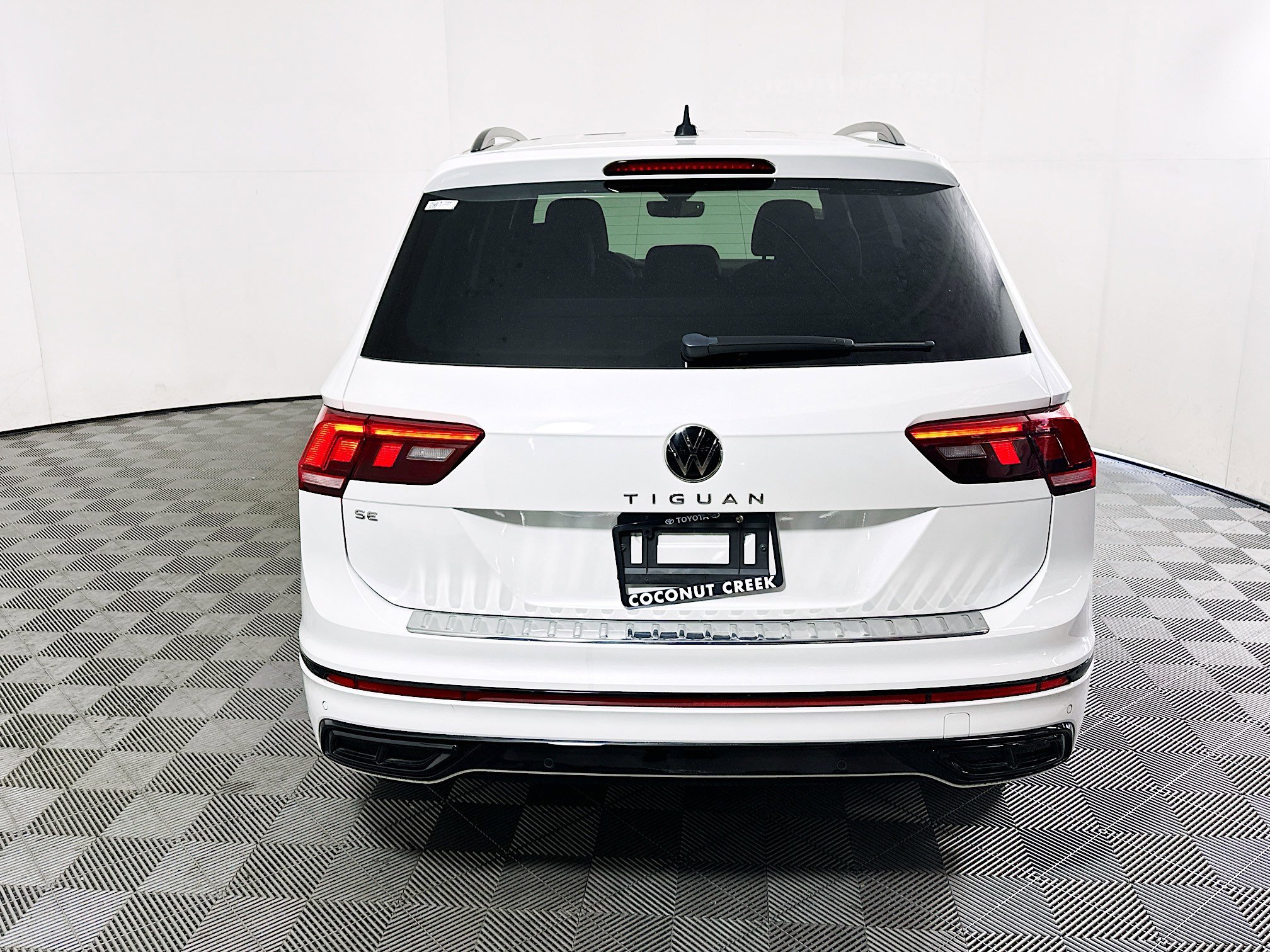 2023 Volkswagen Tiguan thumbnail 6