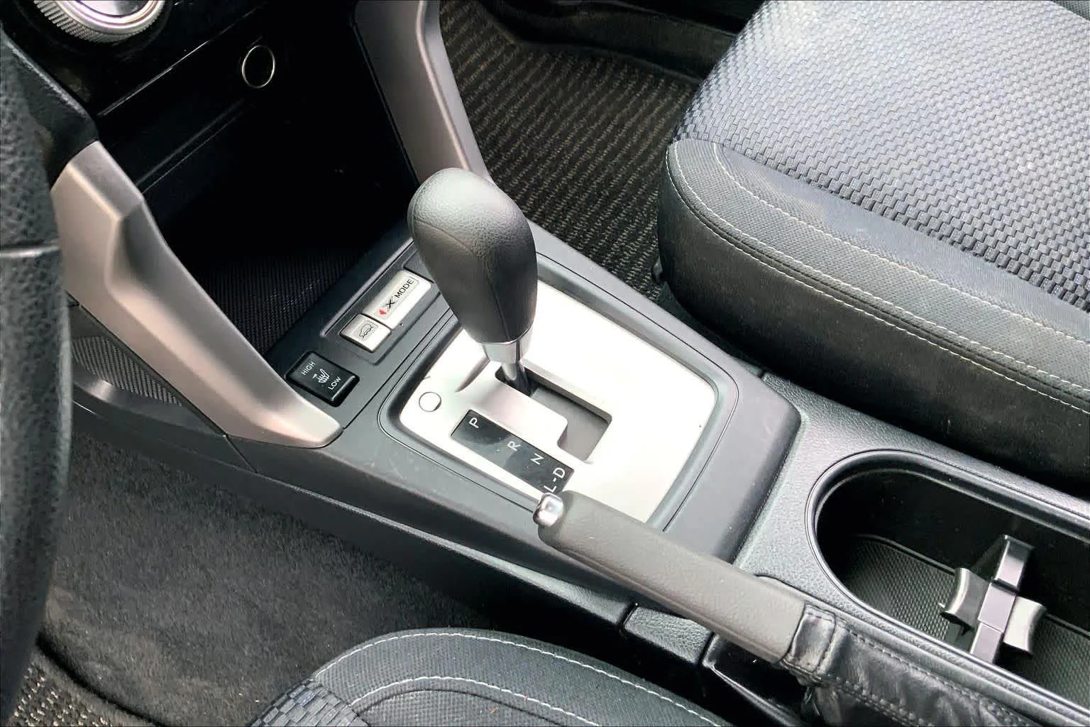 Used 2018 Crystal Black Silica Subaru Premium image 17