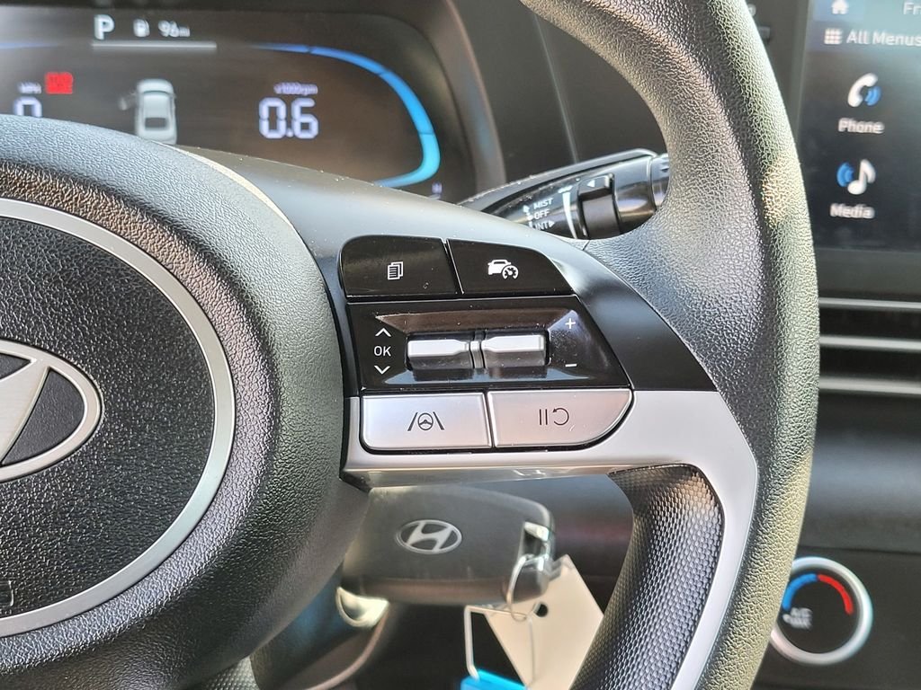 Used 2025 White Hyundai SE image 25
