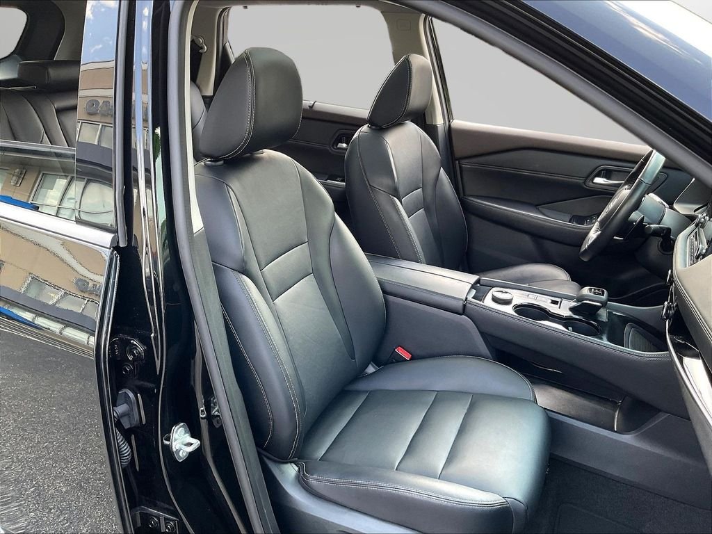 Used 2023 Black Nissan SL image 31