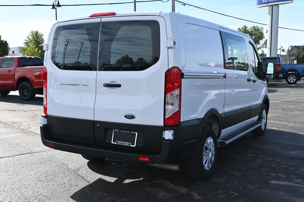 Used 2025 Oxford White Ford Base image 9