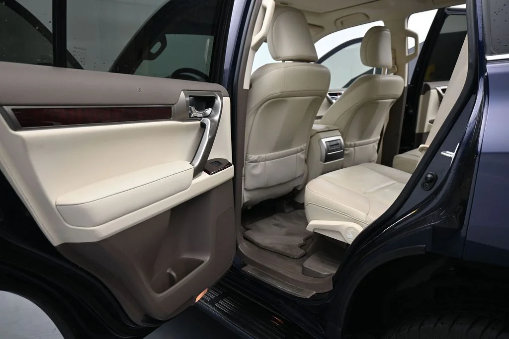 Used 2017  Lexus 460 image 16
