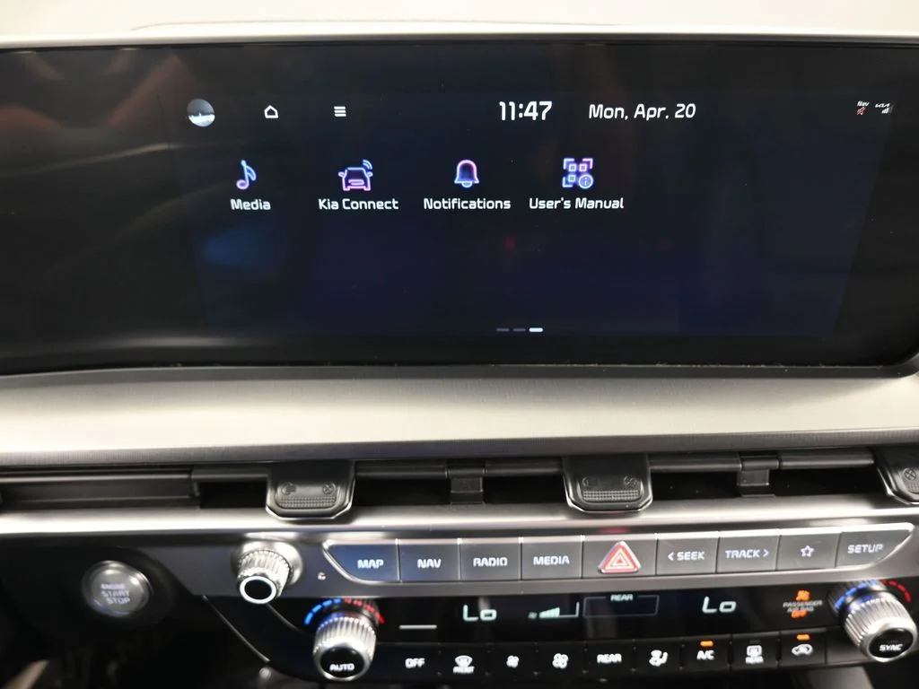Used 2025 Glacial White Pearl Kia LX image 22