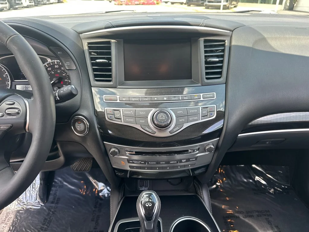 Used 2020 Black INFINITI LUXE image 24