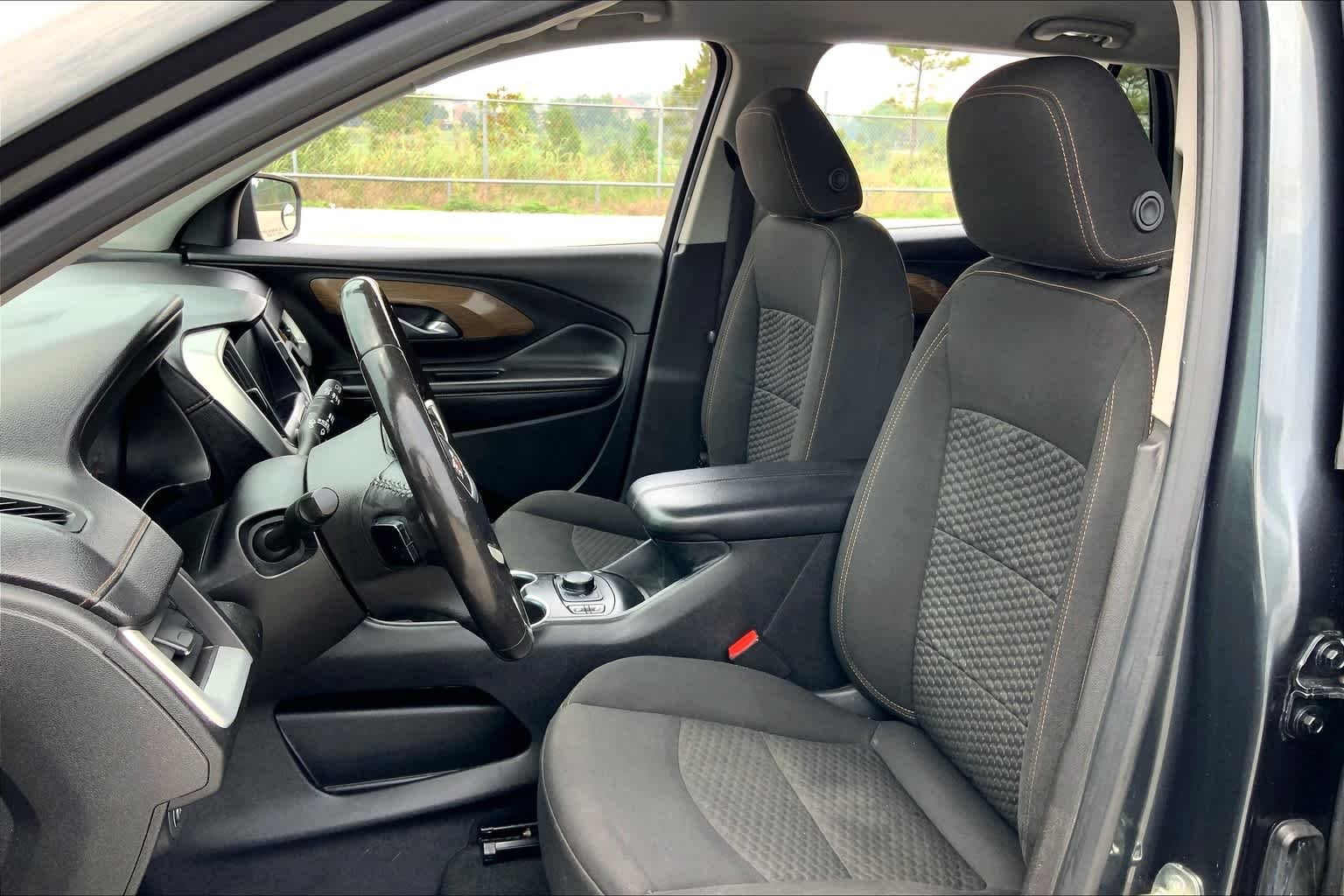 Used 2018 Graphite Gray Metallic GMC SLE image 8