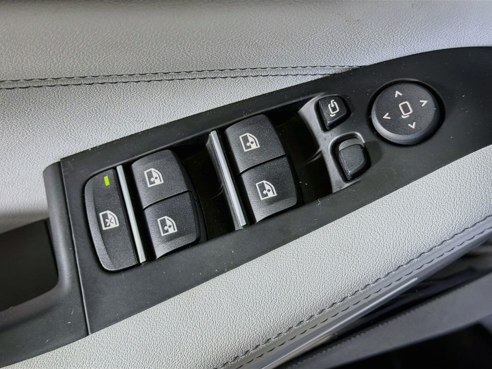 Certified Used 2024 Black Sapphire Metallic BMW xDrive40i image 18
