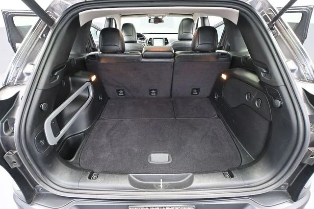 Used 2015 Gray Jeep Limited image 42