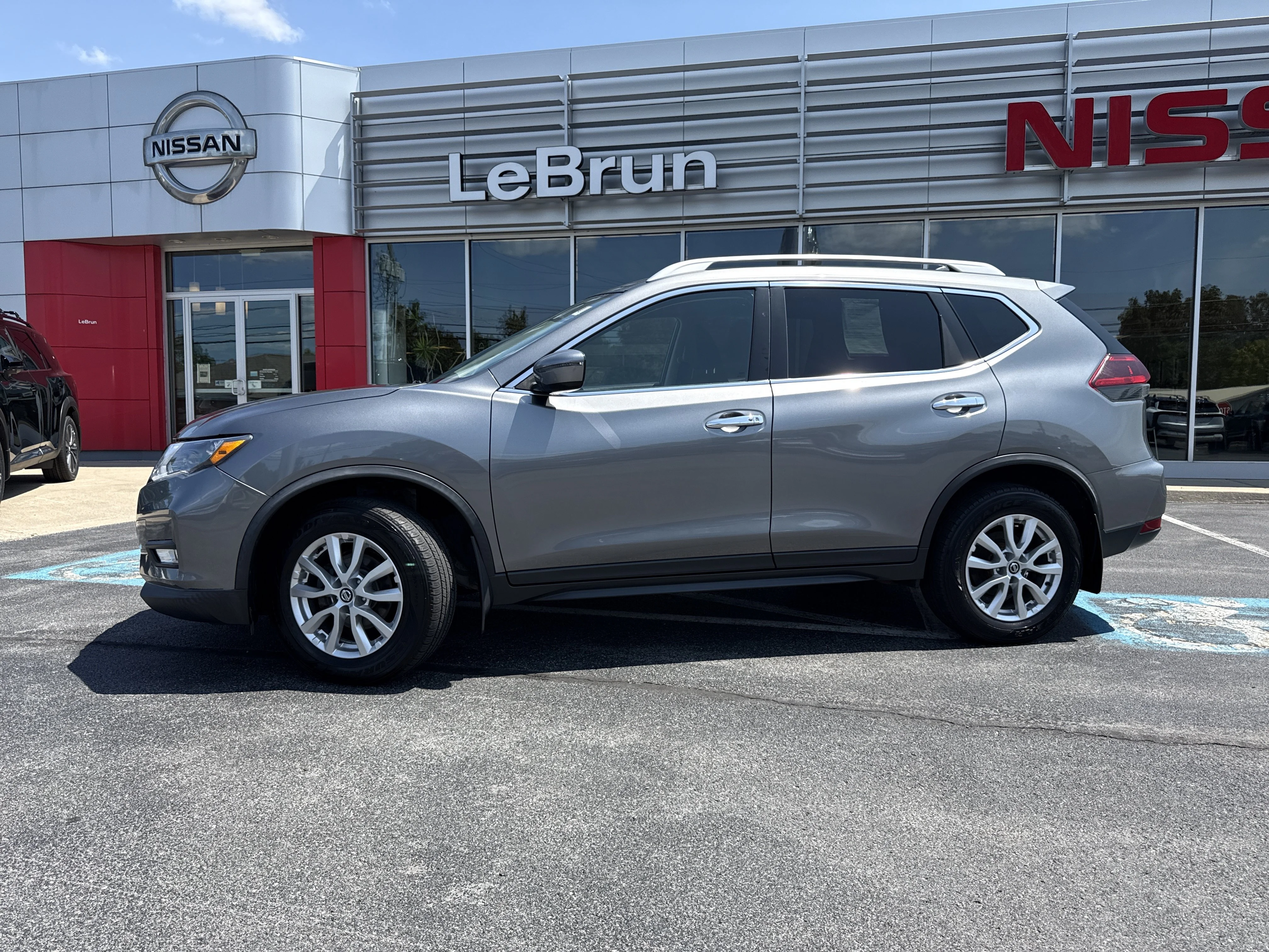 Used 2018 Nissan Rogue SV with VIN KNMAT2MV5JP579377 for sale in Auburn, NY