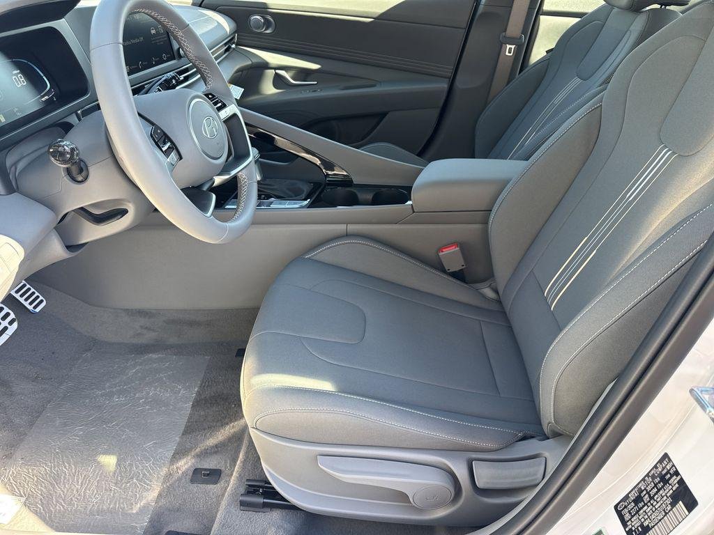 New 2026 White Hyundai SEL Sport Premium image 9