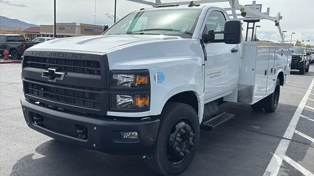 New 2024 Summit White Chevrolet Work Truck image 4