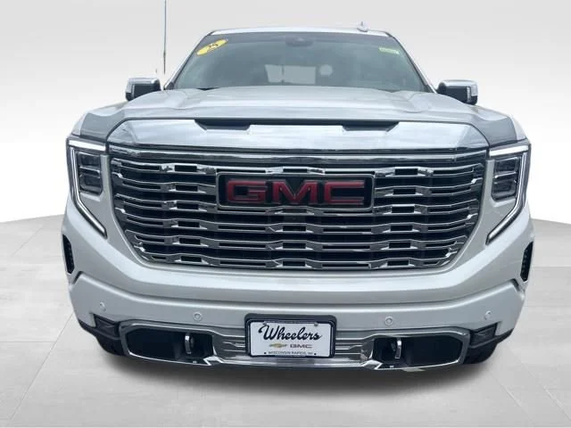 Used 2025 White Frost Tricoat GMC Denali image 9