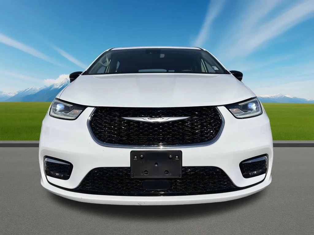 Used 2024 White Chrysler Touring L image 2