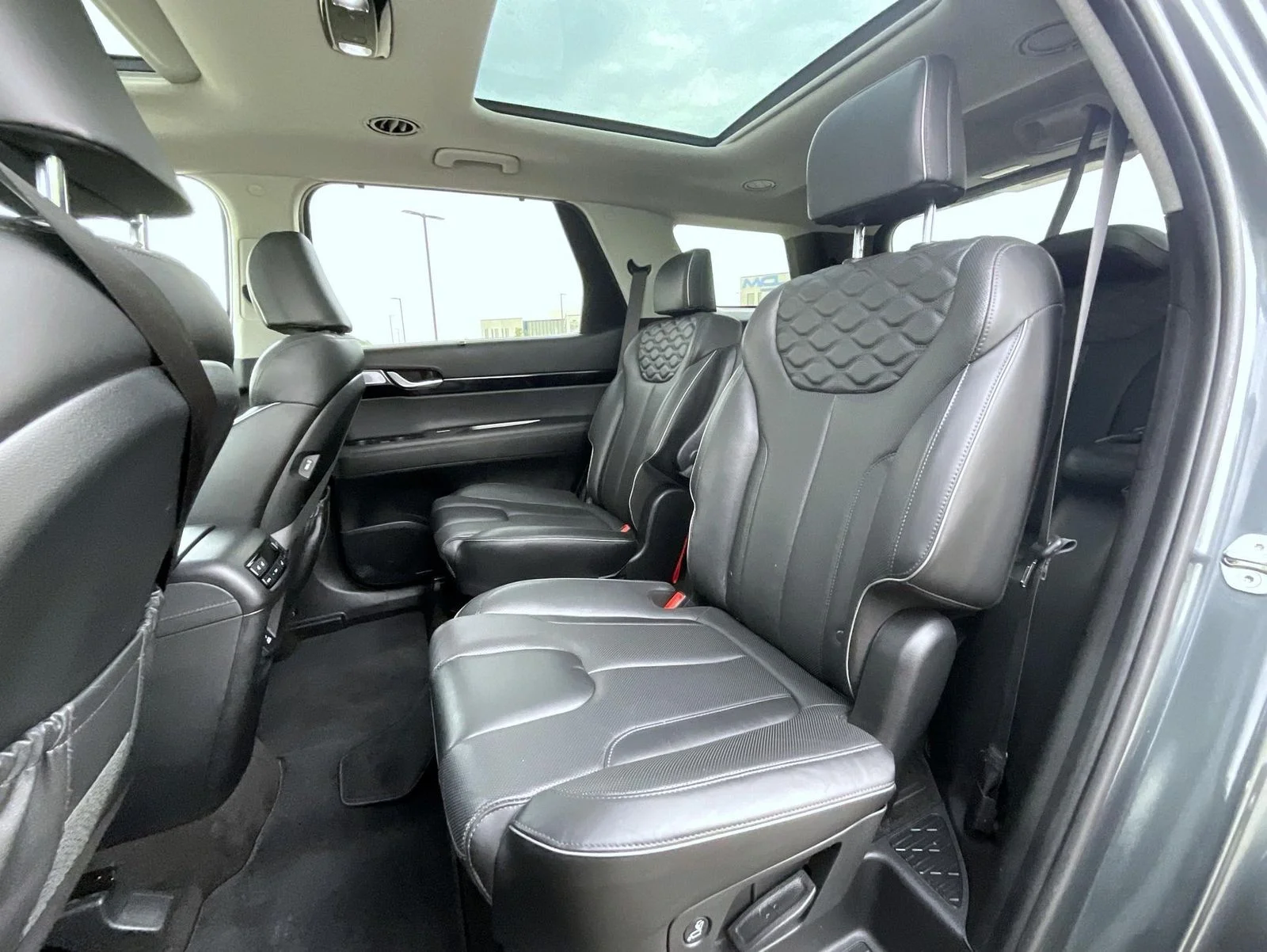 Used 2022 Green Hyundai Limited image 19