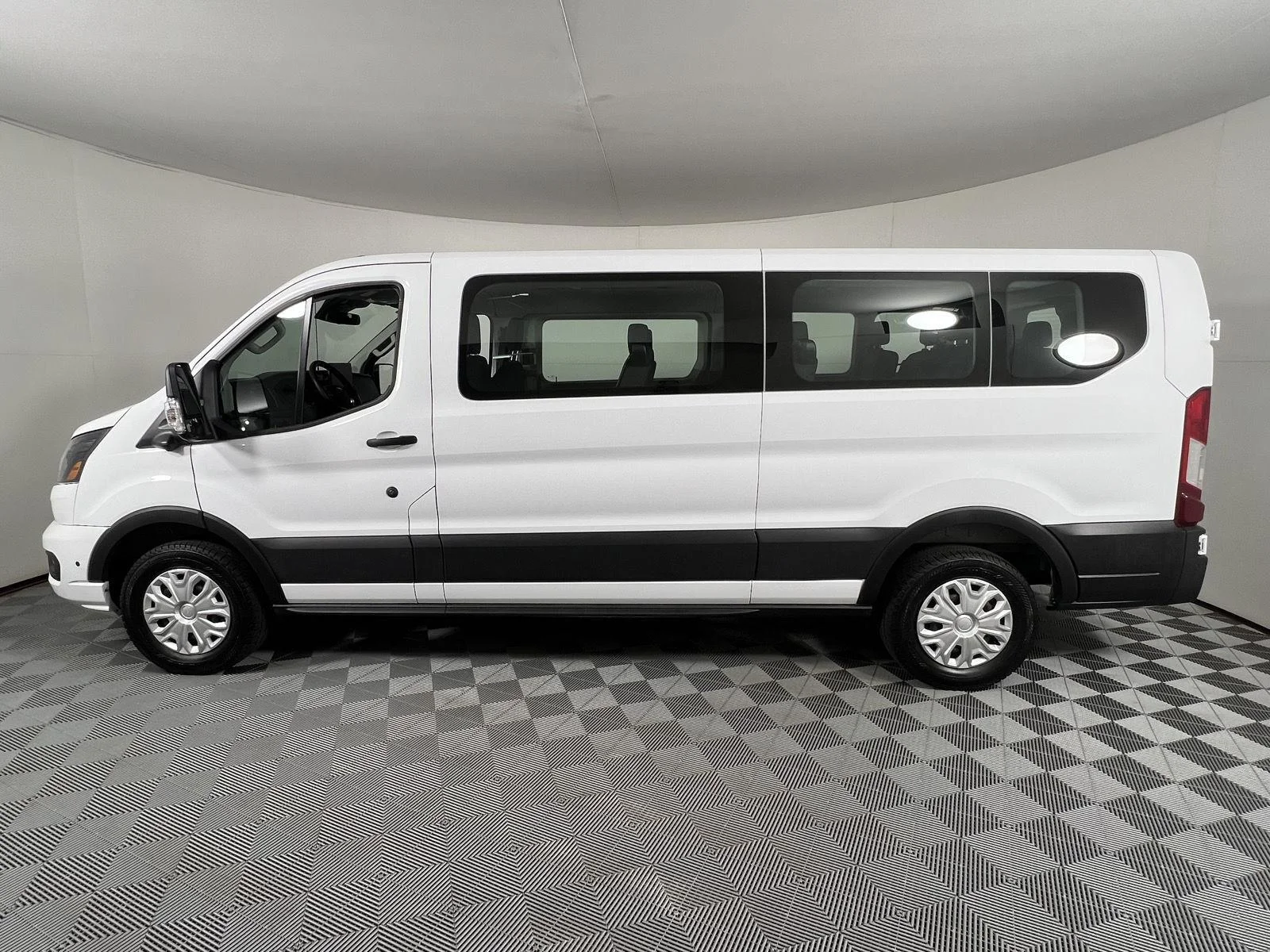 Used 2026 Oxford White Ford XLT image 7