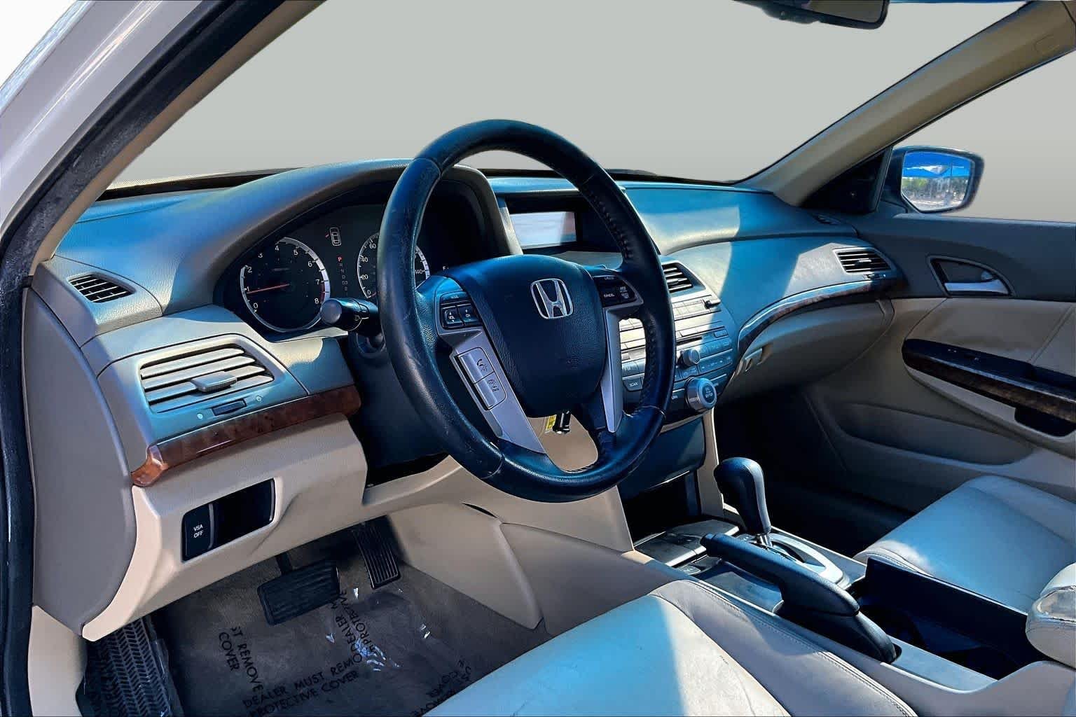 Used 2010 Taffeta White Honda EX-L image 17
