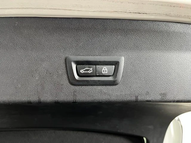Used 2022 White BMW xDrive30i image 41